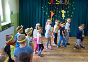 Dzieci z gr. II i IV podczas prezentacji słowno - muzycznej pt. Jesień