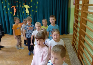 Dzieci z gr. II i IV podczas prezentacji słowno - muzycznej pt. Jesień
