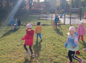 "Jesienny spacer po ogrodzie przedszkolnym"