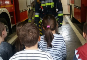 Dzieci z gr. II na wycieczce w Straży Pożarnej
