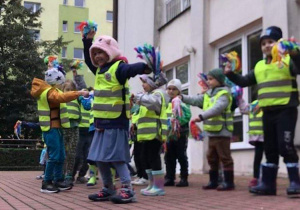 Dzieci z grupy zielonej tańczą