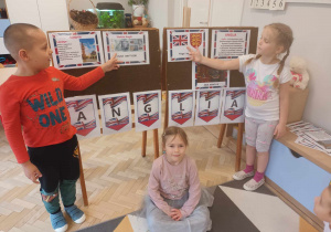 Dzieci prezentują wiadomości na temat Anglii.