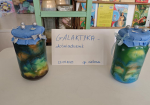Wystawa - galaktyka w słoiku.