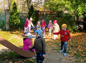 Jesienne zabawy w ogrodzie przedszkolnym