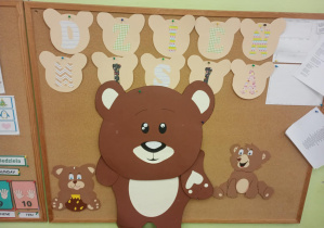 Dekoracja z okazji Dnia Misia.