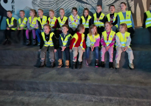 Dzieci zwiedzają łódzkie Orientarium.