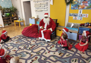 Mikołaj wśród dzieci