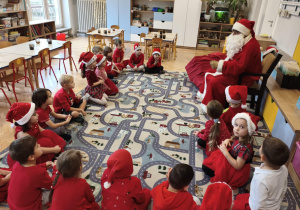 Mikołaj wśród dzieci