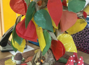 Ekologiczne Jesienne Drzewo - wygrana w ogólnołódzkim konkursie plastycznym