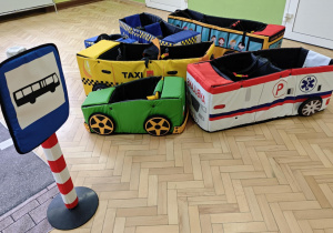 Zabawkowe pojazdy drogowe.
