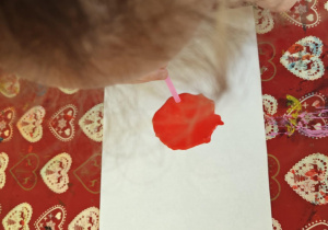 Z kleksa farby powstała złość- stworek.