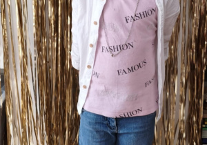 Chłopiec przebrany za Jinu z filmu pt. "Łowczynie demonów".