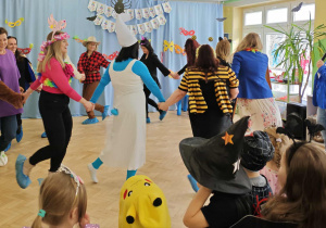 Karnawałowe zabawy z najbliższymi.