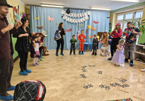 Karnawałowe zabawy z najbliższymi.