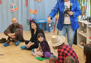 Karnawałowe zabawy z najbliższymi - pająki i cyfry.