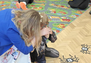 Karnawałowe zabawy z najbliższymi - pająki i cyfry.