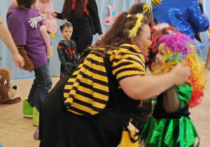 Karnawałowe zabawy z najbliższymi.