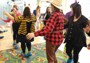 Karnawałowe zabawy z najbliższymi.