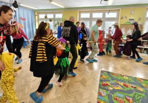 Karnawałowe zabawy z najbliższymi.