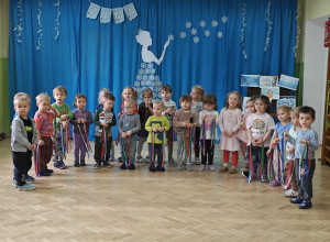 Prezentacja słowno - muzyczna "Zima" w grupie żółtej i niebieskiej