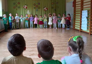 Występ dzieci z grupy czerwonej.