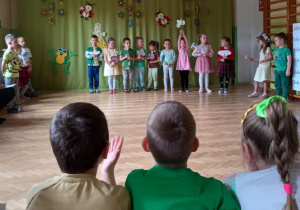 Występ dzieci z grupy czerwonej.