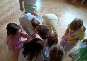 Topienie papierowych Marzann.