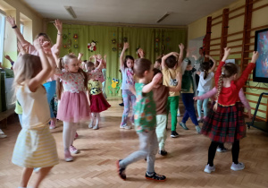 Taniec do muzyki klasycznej.