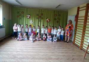 Grupa niebieska wita wiosnę.