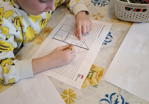 Dzieci podczas warsztatów "Z wizytą u króla".