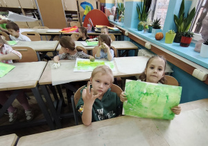 Dzieci prezentują swoja pracę