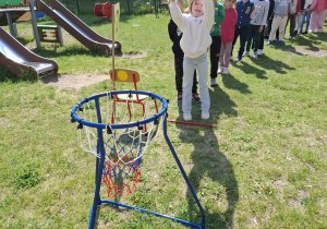 Dzieci podczas spartakiady.