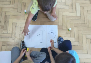 Dzieci podczas quizu "Bezpiecznie się bawimy".