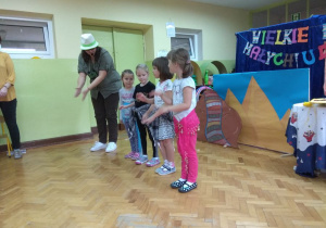Aktywne uczestnictwo dzieci w czasie przedstawienia.