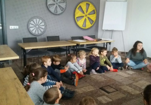Dzieci z grupy II podczas warsztatów 
