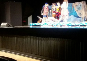 Dzieci z grupy II na przedstawieniu teatralnym "Zośka, piraci i wielka draka" w Teatrze DOM