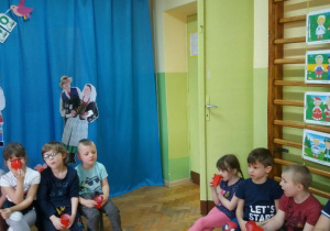 Dzieci z grupy IV na prezentacji tanecznej Polskie tańce ludowe