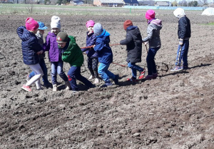 Dzieci z gr. II na wycieczce w Konarzewie