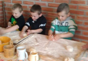 Dzieci z gr. IV na wycieczce w Konarzewie