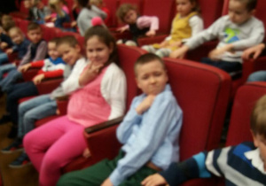 Dzieci z gr. II w teatrze