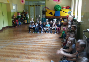 Dzieci z gr. II podczas prezentacji 