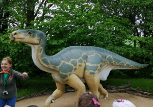 Dzieci z gr. IV w Parku Dinozaurów