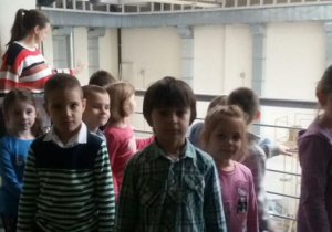 Dzieci z gr. II zwiedzają kulisy Teatru Wielkiego