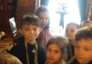 Dzieci z gr. II w Pałacu Herbsta