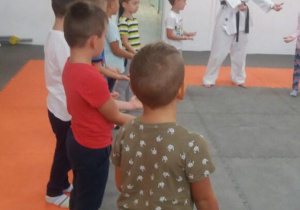 Dzieci z gr. II na zajęciach karate