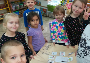 Dzieci z gr. II podczas realizacji programu Czyściochowe przedszkole