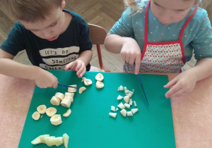 Innowacja pedagogiczna ,,Mały kucharz" - dziś robimy szaszłyki owocowe.