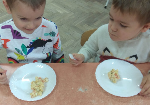 Sałatka warzywna - zajęcia w ramach innowacji pedagogicznej ,,Mały kucharz".